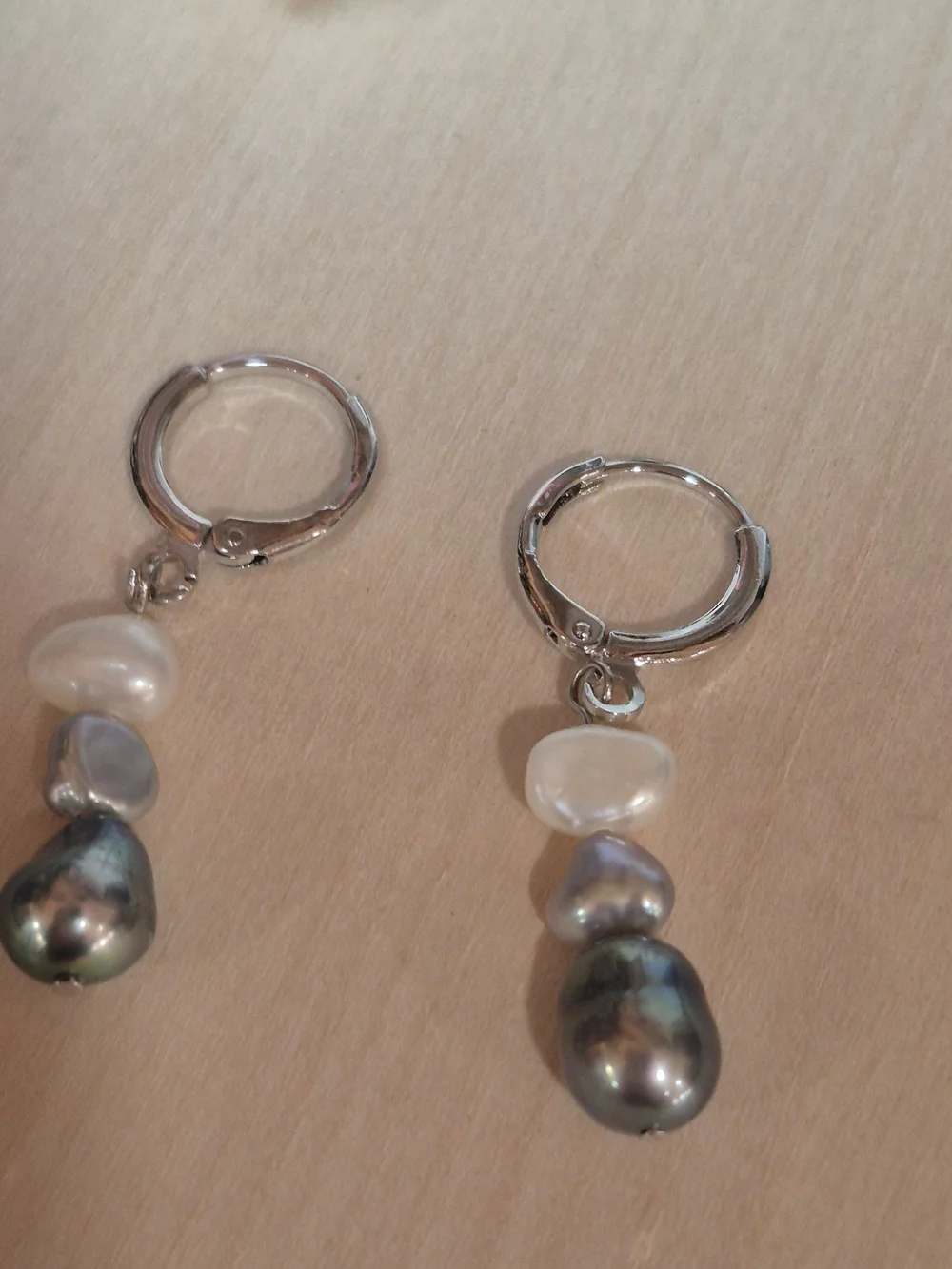 🩶🤍NEW🩶🤍 BEAUTIFUL!! TRI-COLOR Ombre FRESHWATER PEARL Dangle Earrings